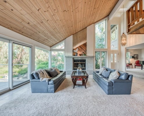 A cozy living room with a fireplace and comfortable couches, perfect for relaxing with family and friends.